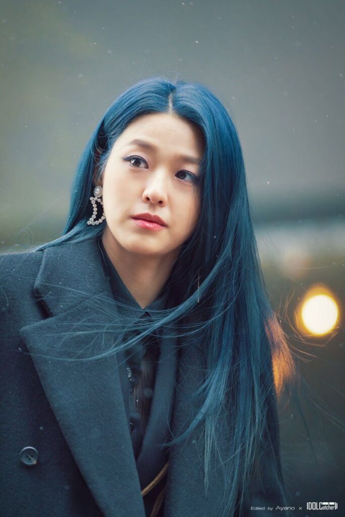 Seolhyun de AOA con cabello azul