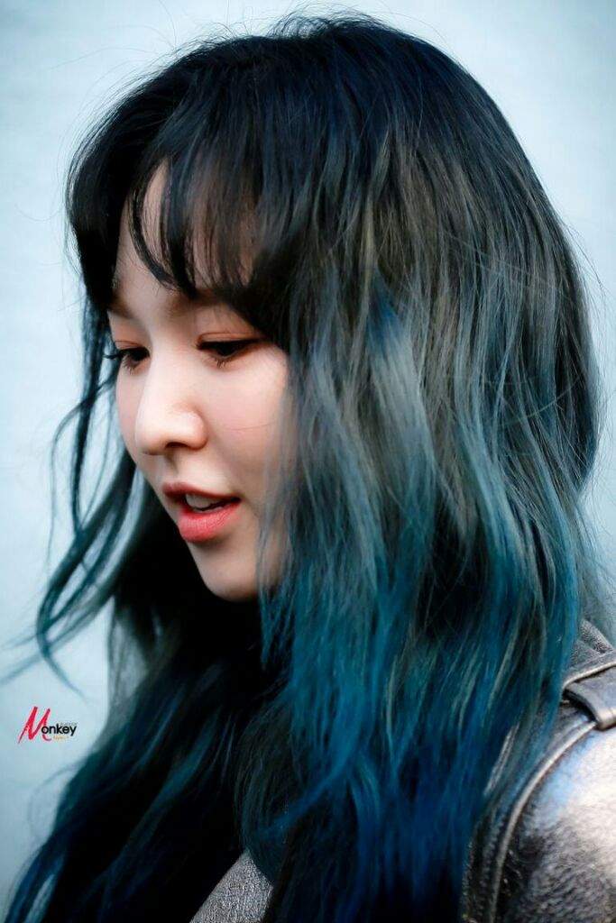 Wendy de Red Velvet con pelo azul