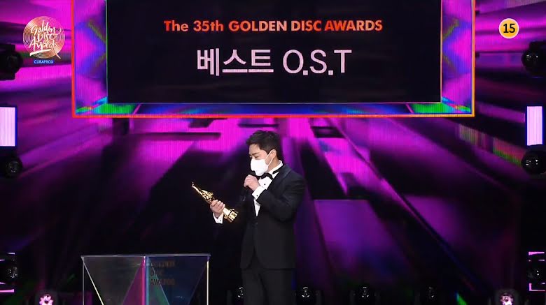 Premio mejor OST – Jo Jung Suk “Aloha” (Hospital Playlist OST) 35th Golden Disc Awards