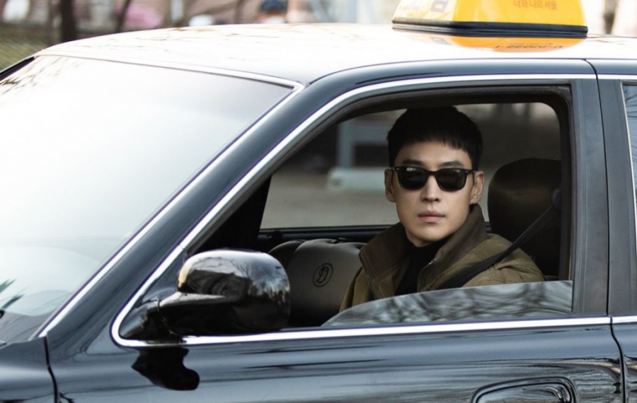 El drama de SBS 'Taxi Driver' lanza nuevas imágenes con la estrella principal Lee Je Hoon