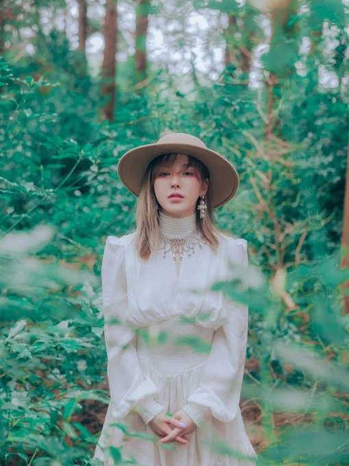 Wendy de Red Velvet se ve deslumbrante en el bosque en las imágenes teaser para  'Like Water' 