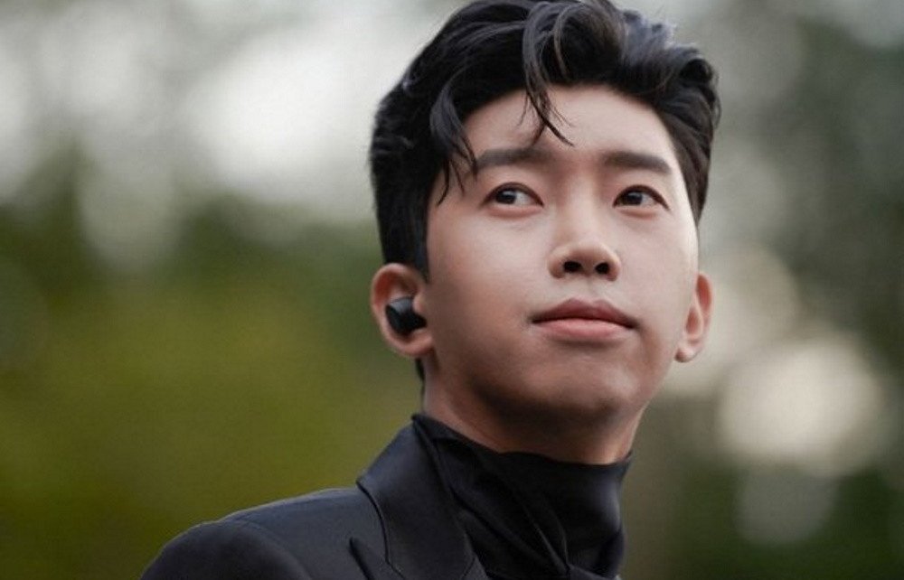 Lim Young Woong, cantante de Trot, criticado por fumar en interiores y no usar máscara
