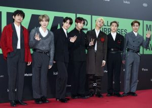 Los looks más legendarios de BTS en alfombra roja