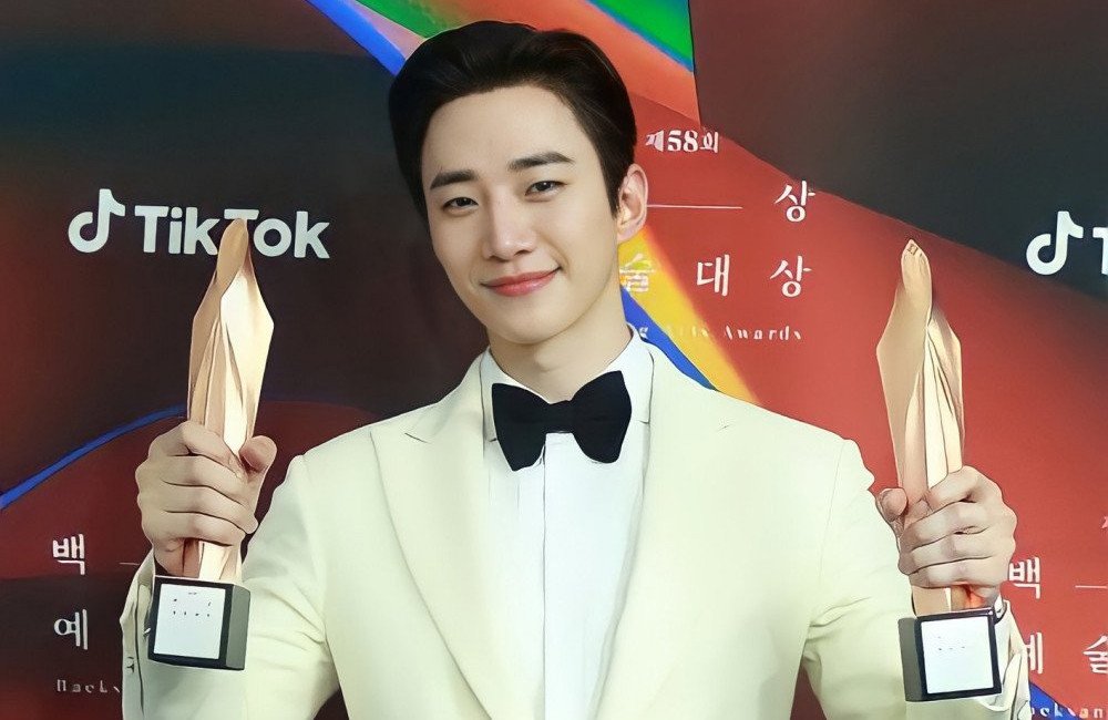 Lee Junho de 2PM se convierte en el primer ídolo-actor en ganar el premio al Mejor Actor en los 58th Baeksang Arts Awards
