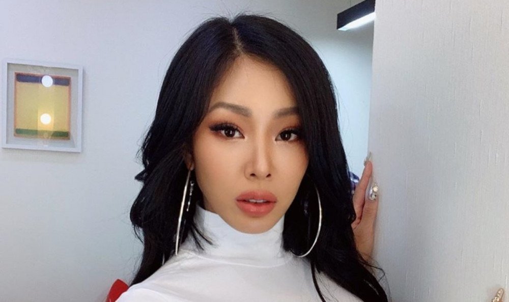 Jessi realiza un Instagram en vivo para expresar su apoyo a Sunmi asumiendo el cargo de 'Showterview' como la nueva presentadora