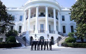 Los internautas coreanos exigen una exención militar especial para BTS después de ver al grupo en la Casa Blanca