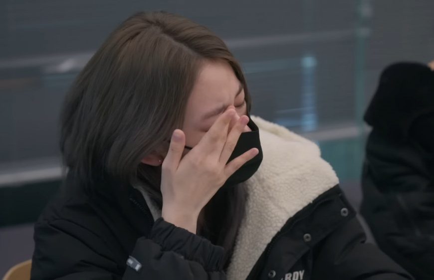 Sakura rompe a llorar después que les digan a las miembros de LE SSERAFIM que bajen más de peso a pesar de que ya están muy delgadas